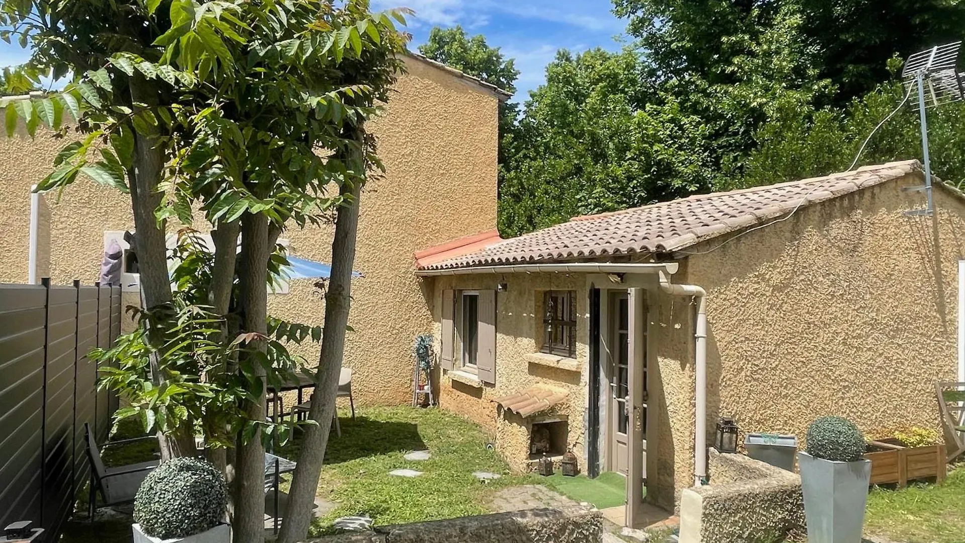 Jolie Petite Maison Avignon - Montfavet France